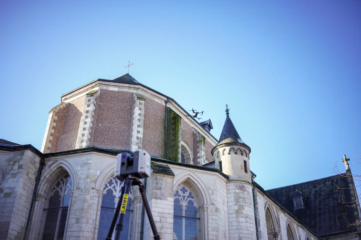 Scan et relevé d'une église extérieur et intérieur par drone et scanner laser terrestre